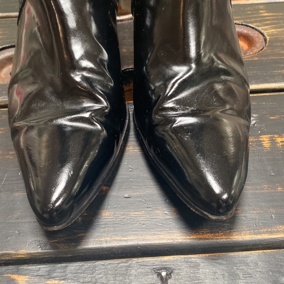 Versace Patent Leather Ankle Boots with Western Flair - A Wardrobe Must-Have! - Picture 5 of 17